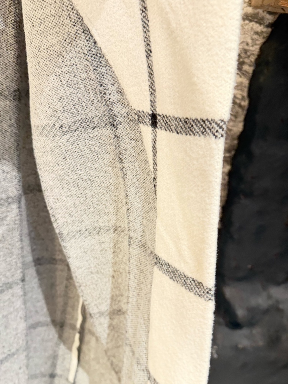 Cliche’ White & Black Plaid Longline Coat with Pockets Size M Below Knee - Picture 5 of 7